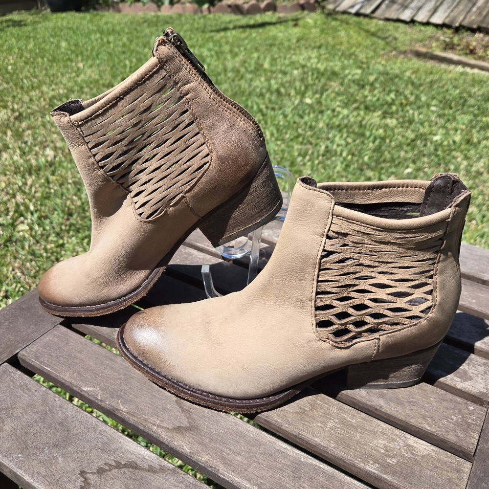 Joe's tan leather back zip booties with cutouts 6.5
